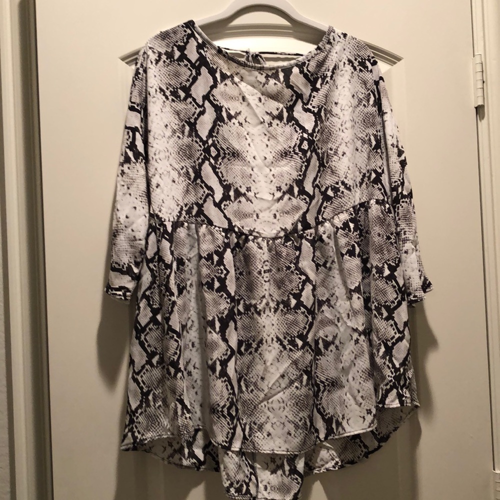 NEW Tie back babydoll top 🖤